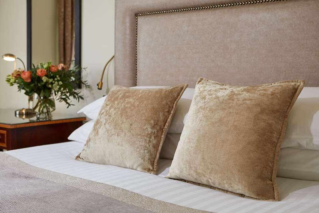 Macdonald Frimley Hall Hotel & Spa Camberley Zimmer foto